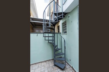 Casa para alugar com 150m², 3 quartos e 2 vagasEscada