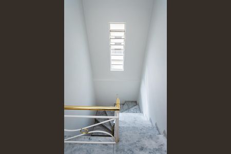 Casa para alugar com 150m², 3 quartos e 2 vagasEscada