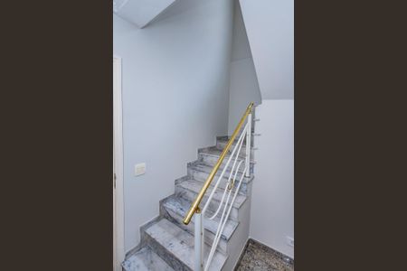 Casa para alugar com 150m², 3 quartos e 2 vagasEscada