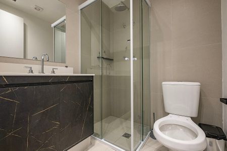 Banheiro de kitnet/studio à venda com 1 quarto, 27m² em Pinheiros, São Paulo