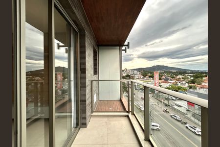 Apartamento para alugar com 76m², 2 quartos e 1 vagaVaranda