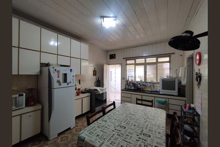 Casa para alugar com 330m², 4 quartos e 3 vagas Casa para alugar com 330m², 4 quartos e 3 vagasCozinha - Armários