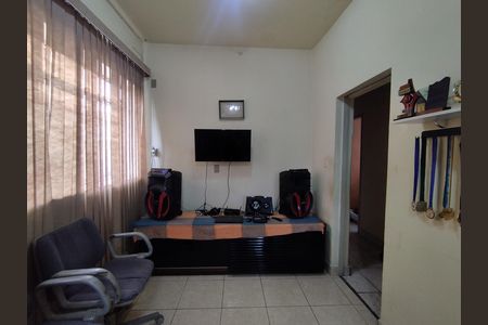 Casa para alugar com 330m², 4 quartos e 3 vagas Casa para alugar com 330m², 4 quartos e 3 vagasSala