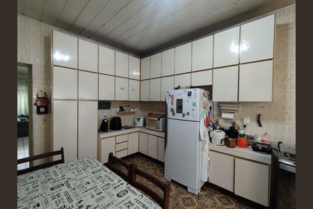 Casa para alugar com 330m², 4 quartos e 3 vagas Casa para alugar com 330m², 4 quartos e 3 vagasCozinha - Armários