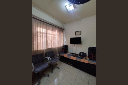 Casa para alugar com 330m², 4 quartos e 3 vagas Casa para alugar com 330m², 4 quartos e 3 vagasSala