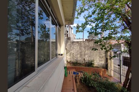 Casa para alugar com 330m², 4 quartos e 3 vagas Casa para alugar com 330m², 4 quartos e 3 vagasFachada