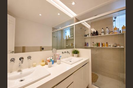 Apartamento à venda com 315m², 5 quartos e 2 vagasBanheiro 
