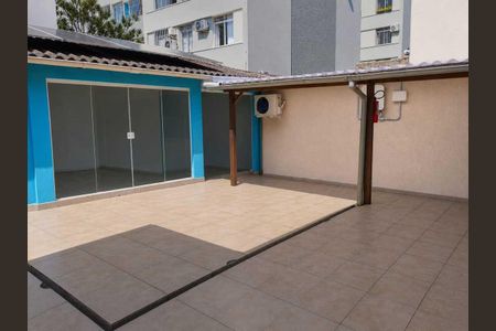 Casa para alugar com 220m², 2 quartos e 2 vagasÁrea externa