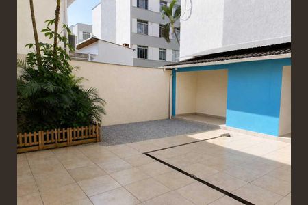 Casa para alugar com 220m², 2 quartos e 2 vagasÁrea externa