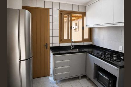 Casa para alugar com 220m², 2 quartos e 2 vagasCozinha