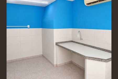 Casa para alugar com 220m², 2 quartos e 2 vagasCozinha