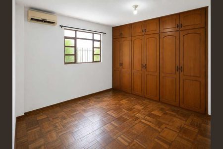 Casa para alugar com 220m², 2 quartos e 2 vagasQuarto