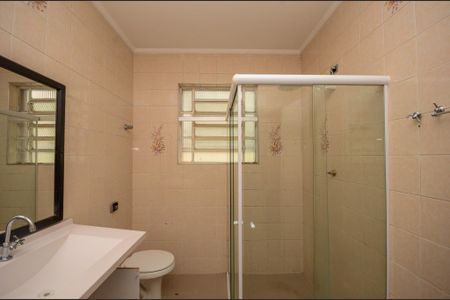Casa para alugar com 265m², 5 quartos e 5 vagas Casa para alugar com 265m², 5 quartos e 5 vagasBanheiro