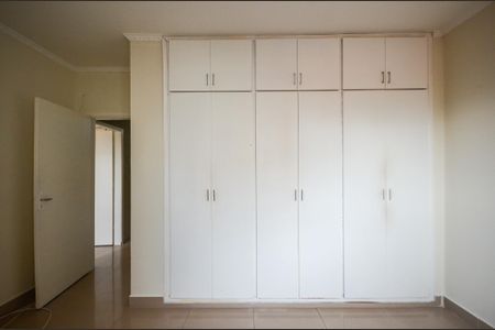 Casa para alugar com 265m², 5 quartos e 5 vagas Casa para alugar com 265m², 5 quartos e 5 vagasQuarto 2