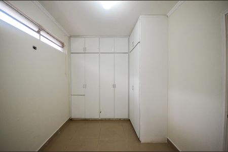 Casa para alugar com 265m², 5 quartos e 5 vagas Casa para alugar com 265m², 5 quartos e 5 vagasSuíte - closet