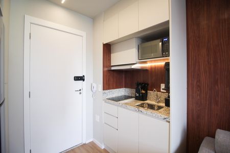 Cozinha de apartamento para alugar com 1 quarto, 25m² em Vila Olímpia, São Paulo