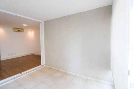 Apartamento à venda com 71m², 2 quartos e sem vaga Apartamento à venda com 71m², 2 quartos e sem vagaVaranda