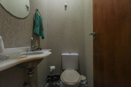 Casa à venda com 220m², 3 quartos e 2 vagasLavabo