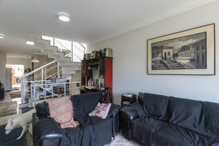 Casa à venda com 220m², 3 quartos e 2 vagasSala
