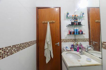 Casa à venda com 220m², 3 quartos e 2 vagasBanheiro