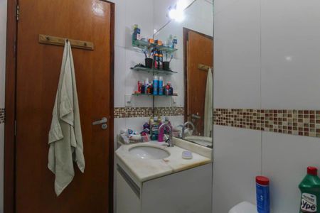 Casa à venda com 220m², 3 quartos e 2 vagasBanheiro