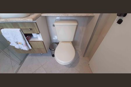 Apartamento à venda com 148m², 4 quartos e 2 vagas Apartamento à venda com 148m², 4 quartos e 2 vagasBanheiro da Suíte