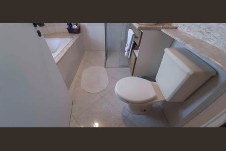 Apartamento à venda com 148m², 4 quartos e 2 vagas Apartamento à venda com 148m², 4 quartos e 2 vagasBanheiro da Suíte