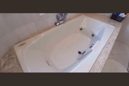 Apartamento à venda com 148m², 4 quartos e 2 vagas Apartamento à venda com 148m², 4 quartos e 2 vagasBanheiro da Suíte