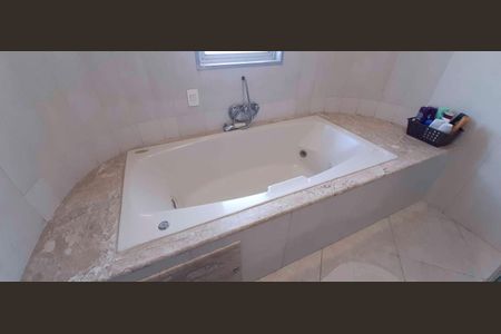 Apartamento à venda com 148m², 4 quartos e 2 vagas Apartamento à venda com 148m², 4 quartos e 2 vagasBanheiro da Suíte