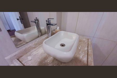 Apartamento à venda com 148m², 4 quartos e 2 vagas Apartamento à venda com 148m², 4 quartos e 2 vagasBanheiro social