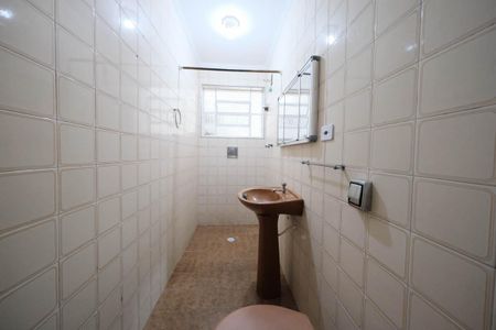 Banheiro de casa para alugar com 1 quarto, 75m² em Cangaiba, São Paulo