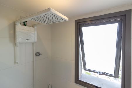 Banheiro de kitnet/studio para alugar com 1 quarto, 25m² em Pinheiros, São Paulo