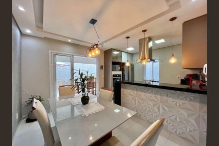 Casa à venda com 200m², 3 quartos e 2 vagas Casa à venda com 200m², 3 quartos e 2 vagasCozinha