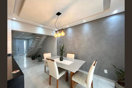 Casa à venda com 200m², 3 quartos e 2 vagas Casa à venda com 200m², 3 quartos e 2 vagasCozinha