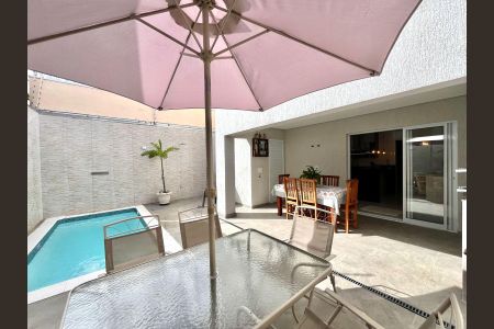 Casa à venda com 200m², 3 quartos e 2 vagas Casa à venda com 200m², 3 quartos e 2 vagasQuintal