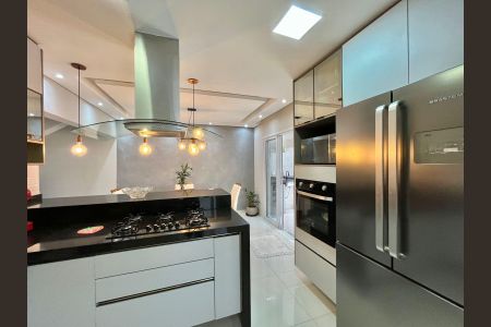 Casa à venda com 200m², 3 quartos e 2 vagas Casa à venda com 200m², 3 quartos e 2 vagasCozinha