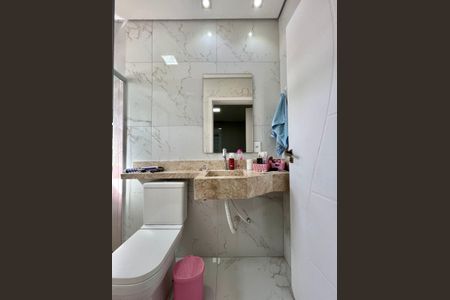Casa à venda com 200m², 3 quartos e 2 vagas Casa à venda com 200m², 3 quartos e 2 vagasBanheiro da Suíte 2