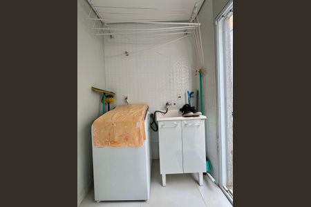 Casa à venda com 200m², 3 quartos e 2 vagas Casa à venda com 200m², 3 quartos e 2 vagasÁrea de Serviço