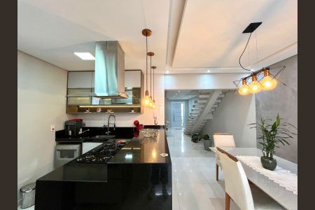 Casa à venda com 200m², 3 quartos e 2 vagas Casa à venda com 200m², 3 quartos e 2 vagasCozinha