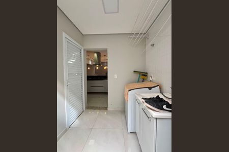 Casa à venda com 200m², 3 quartos e 2 vagas Casa à venda com 200m², 3 quartos e 2 vagasÁrea de Serviço