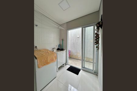 Casa à venda com 200m², 3 quartos e 2 vagas Casa à venda com 200m², 3 quartos e 2 vagasÁrea de Serviço