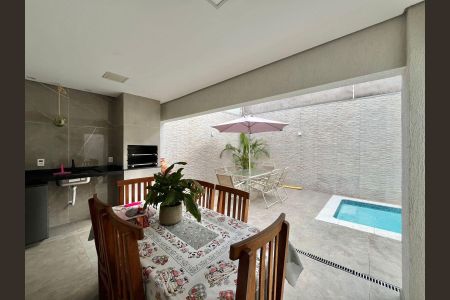 Casa à venda com 200m², 3 quartos e 2 vagas Casa à venda com 200m², 3 quartos e 2 vagasChurrasqueira