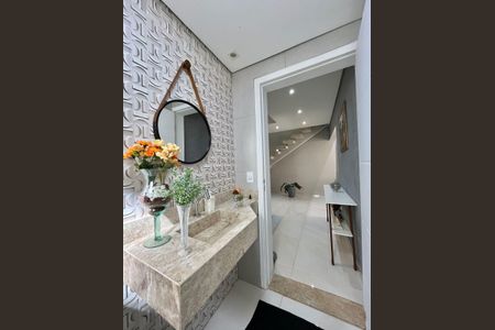 Casa à venda com 200m², 3 quartos e 2 vagas Casa à venda com 200m², 3 quartos e 2 vagasBanheiro