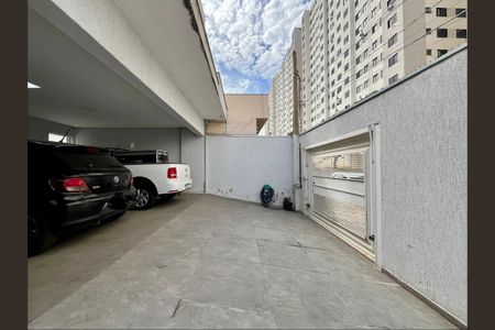 Casa à venda com 200m², 3 quartos e 2 vagas Casa à venda com 200m², 3 quartos e 2 vagasGaragem