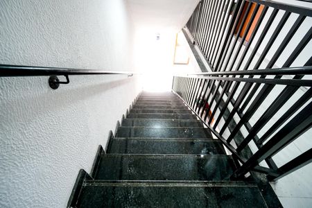 Apartamento para alugar com 44m², 2 quartos e 1 vaga Apartamento para alugar com 44m², 2 quartos e 1 vagaEscada