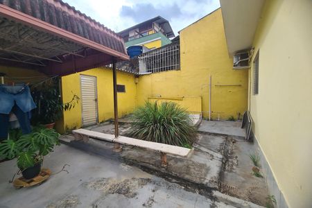 Casa à venda com 200m², 3 quartos e 2 vagas Casa à venda com 200m², 3 quartos e 2 vagasQuintal