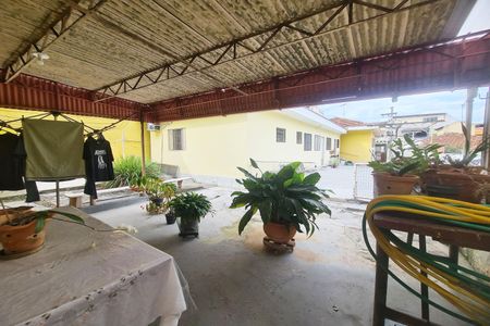 Casa à venda com 200m², 3 quartos e 2 vagas Casa à venda com 200m², 3 quartos e 2 vagasQuintal