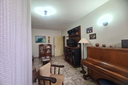 Casa à venda com 200m², 3 quartos e 2 vagas Casa à venda com 200m², 3 quartos e 2 vagasSala