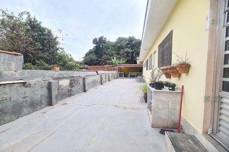 Casa à venda com 200m², 3 quartos e 2 vagas Casa à venda com 200m², 3 quartos e 2 vagasQuintal