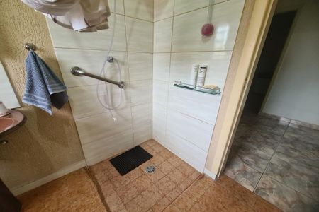 Casa à venda com 200m², 3 quartos e 2 vagas Casa à venda com 200m², 3 quartos e 2 vagasBanheiro 2